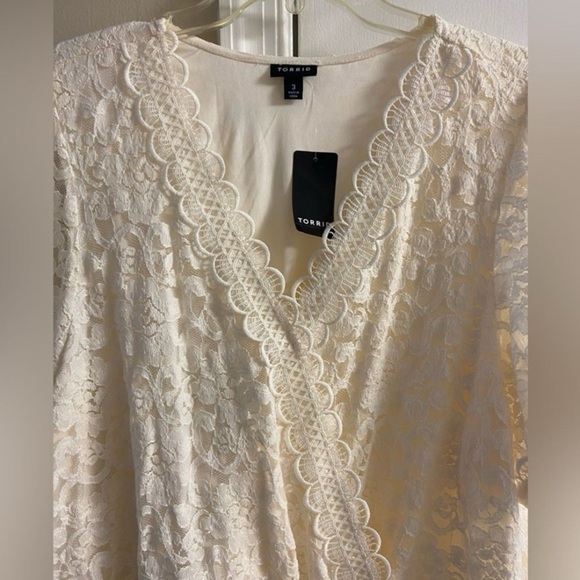 Torrid Ivory Lace Wrap Top 3X - Picture 7 of 11